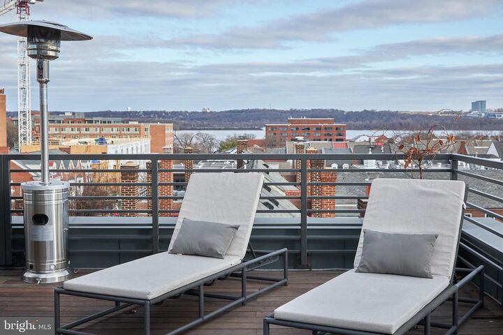 Property Photo:  521 N Washington Street 302  VA 22314 