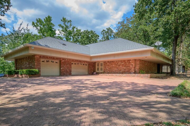 Property Photo:  2205 Church Avenue  AR 71953 