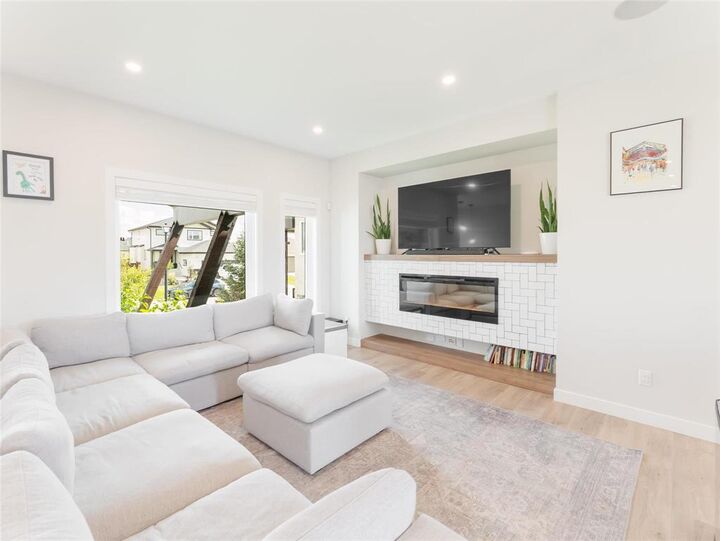 Property Photo:  36 Bartman Drive  MB R5A 0B5 