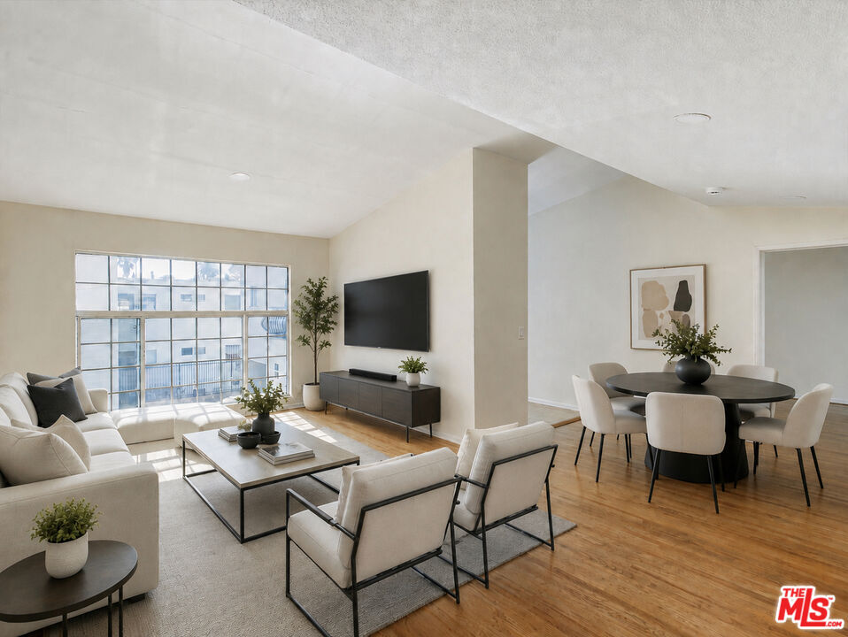 Property Photo:  4841 W 18th St, Unit 4  CA 90019 