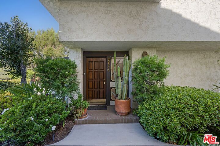 Property Photo:  1476 Palisades Dr  CA 90272 