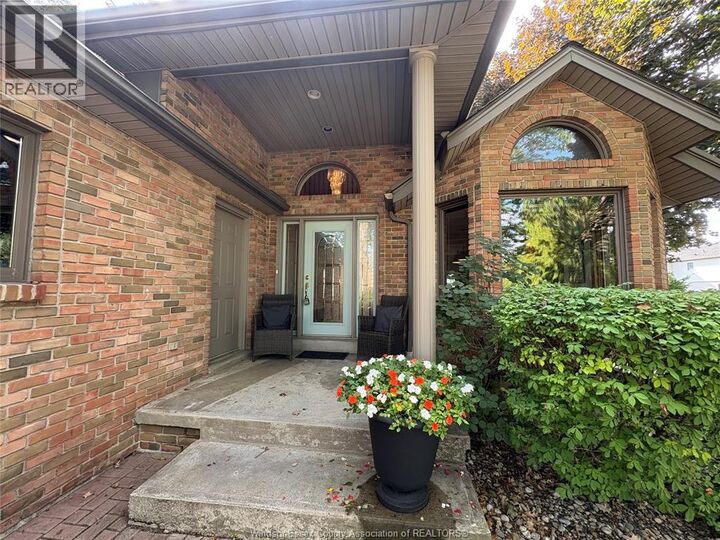 Property Photo:  5871 Bagley Avenue  ON N9H 2K6 