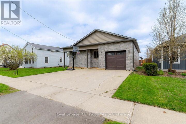 Property Photo:  44 Stover Street North  ON N0J 1P0 