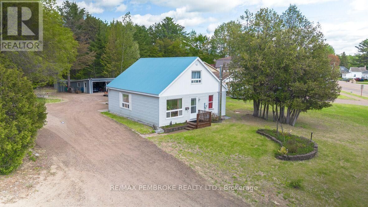 Property Photo:  2185 Petawawa Boulevard  ON K8A 7G8 