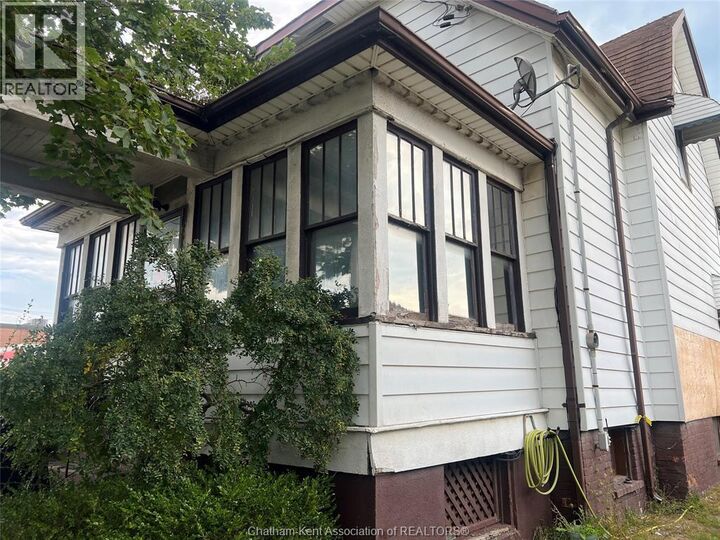 Property Photo:  22 Park Avenue West  ON N7M 1V9 