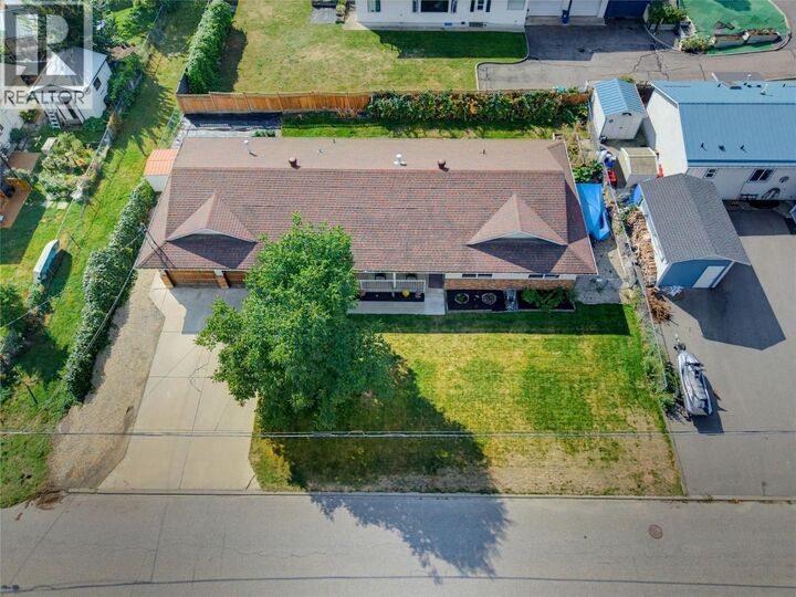 Property Photo:  5080 70 Avenue Northeast  BC V0E 1K0 