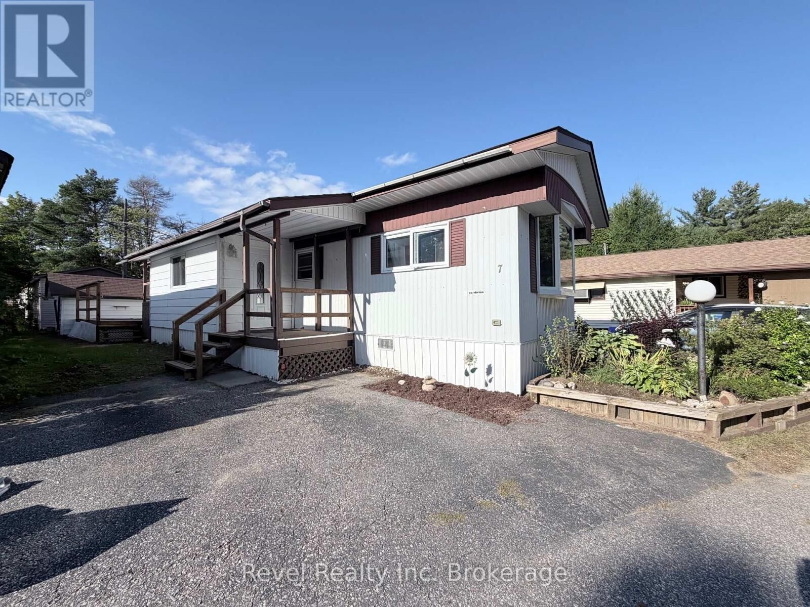 Property Photo:  208 Little Down Lane 7  ON P1B 8G2 