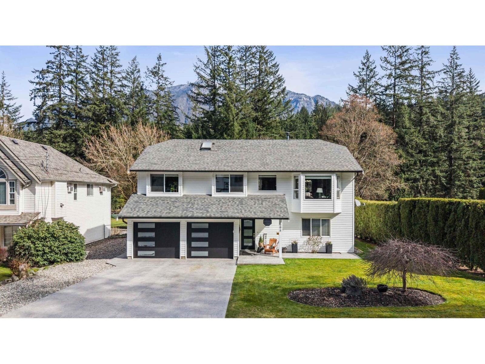 Property Photo:  295 Forrest Crescent  BC V0X 1L4 