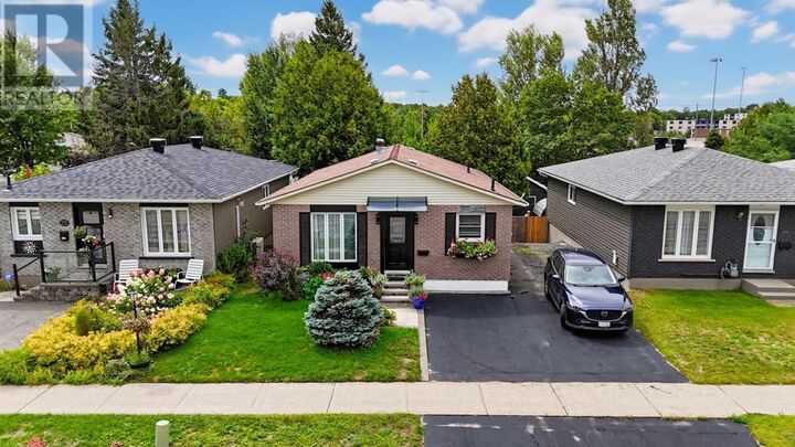Property Photo:  23 Pearson Dr  ON P5A 2V3 