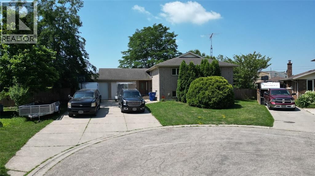Property Photo: 124 Paddock Road ON N8A 4Y3