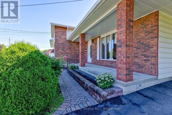 Property Photo:  361 Sidney Avenue East  ON K7V 2X7 