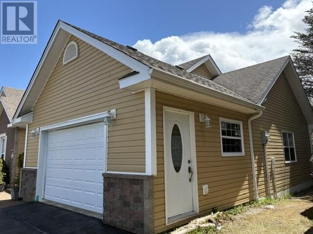 Photo de la propriété:  2 Crimson Avenue  NL A2N 0X7 