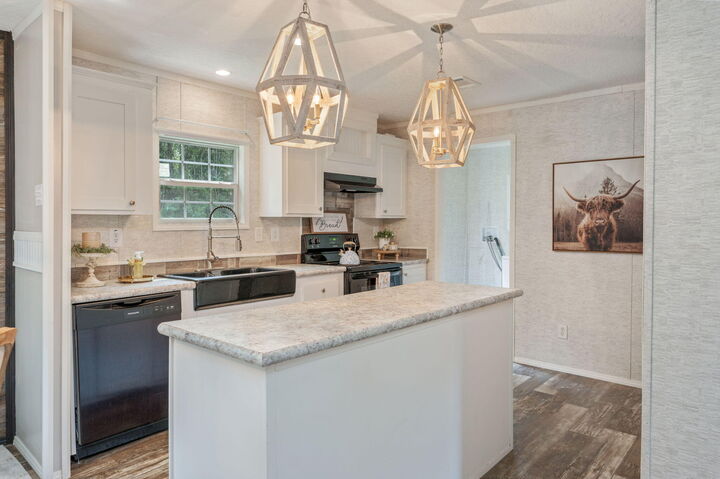Property Photo: 3984 1st Avenue FL 32567