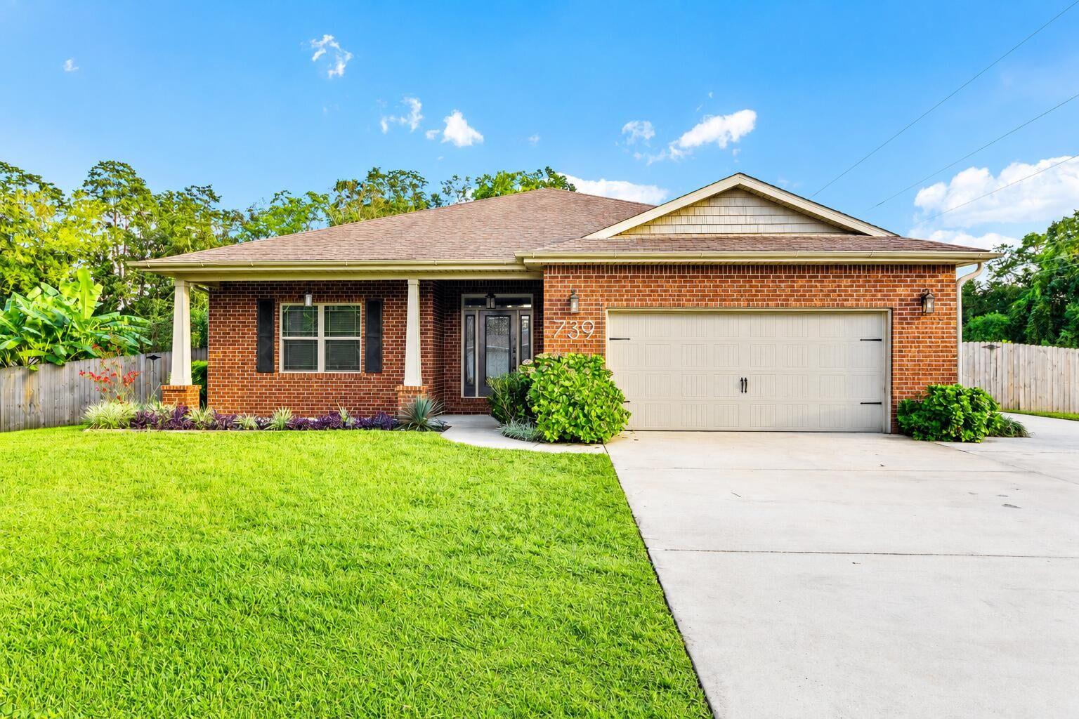 Property Photo: 739 Overbrook Drive FL 32547