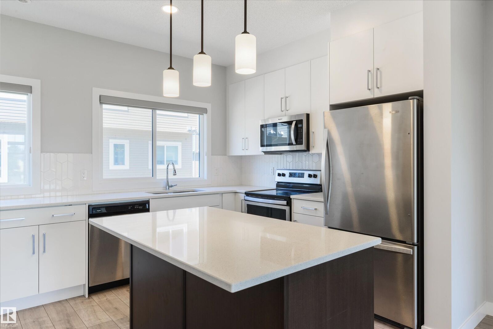 Property Photo:  11373 12 Avenue NW 3  AB T6J 5V2 