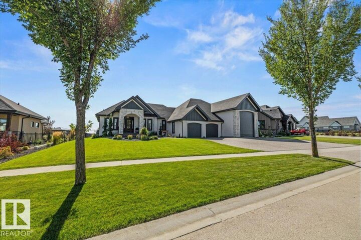 Photo de la propriété:  1098 Genesis Lake Blvd  AB T7Z 0G3 