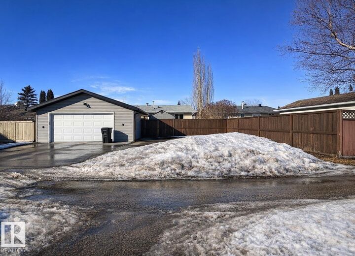 Property Photo:  2111 146 Avenue NW Upper  AB T5Y 1T6 