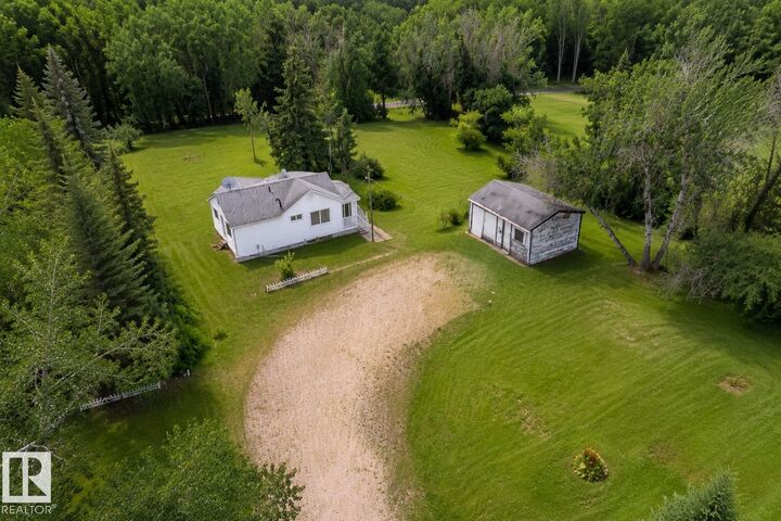 Property Photo:  42201 Twp Rd 624  AB T9M 1P1 