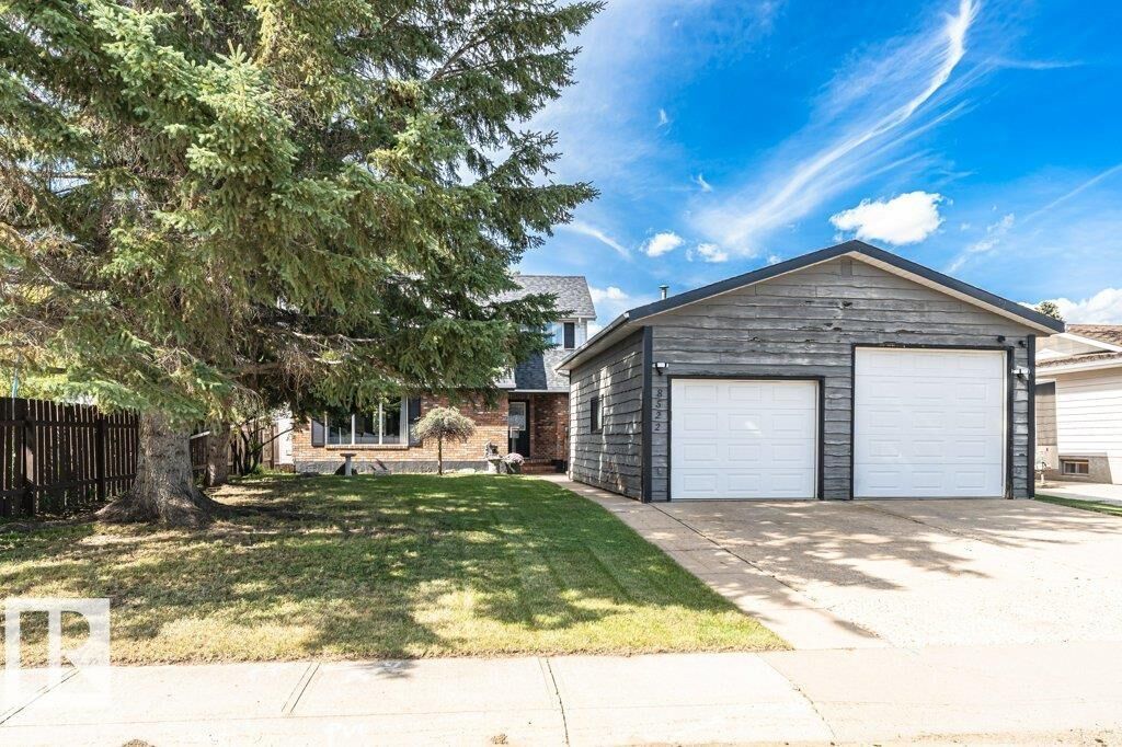 Property Photo:  8522 98 Avenue  AB T8L 3A3 