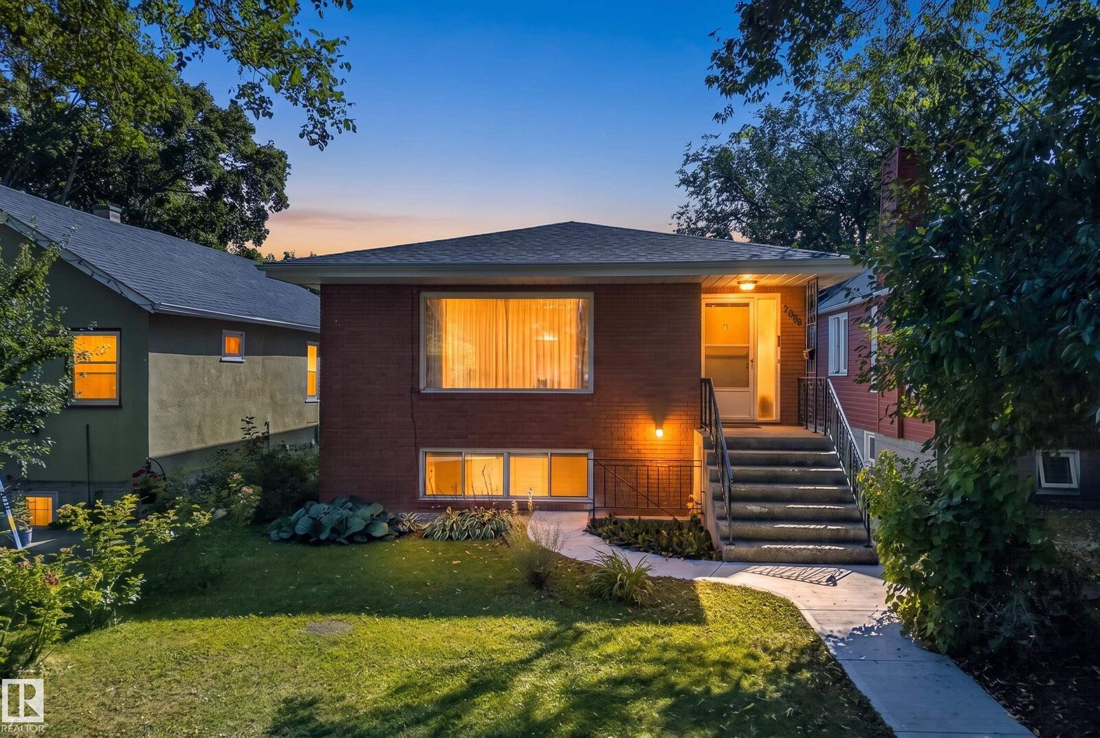 Property Photo:  9821 83 Avenue NW  AB T6E 2B8 