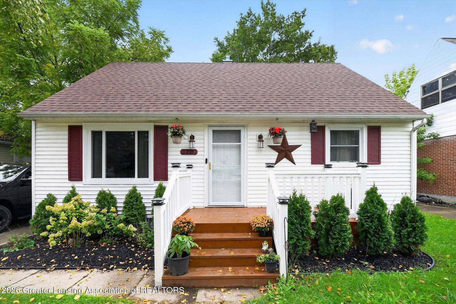 Property Photo:  3216 Young Avenue  MI 48906 