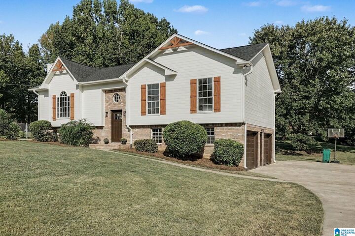 Property Photo: 113 Fairlane Drive AL 35127