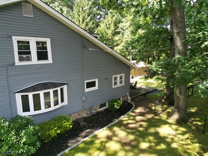 Property Photo:  4 Birch Ln  NJ 07834 