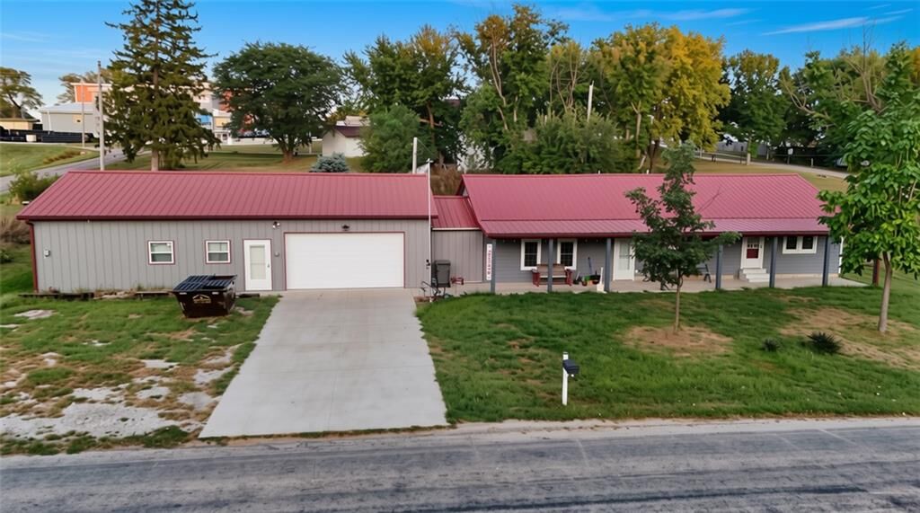 Property Photo: 504 Goldengate Street KS 66532