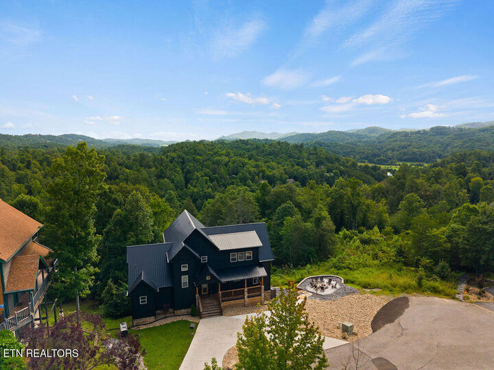 Property Photo: 2843 Cedar Falls Way TN 37862