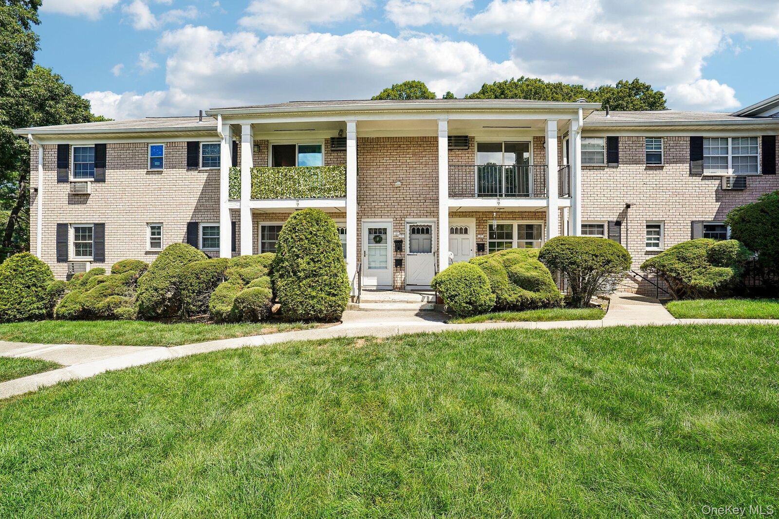 Property Photo:  15 Doxbury Lane  NY 10901 