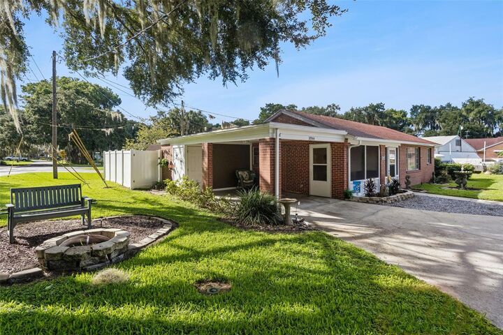 Property Photo: 31944 Elizabeth Lane FL 32778