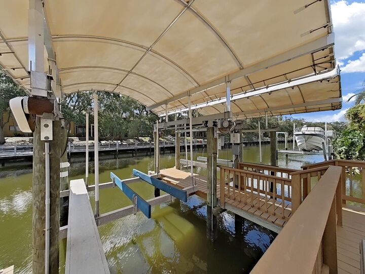 Property Photo:  5819 Imperial Key  FL 33615 