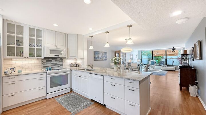 Property Photo: 666 Woodlawn Drive 666 FL 34210