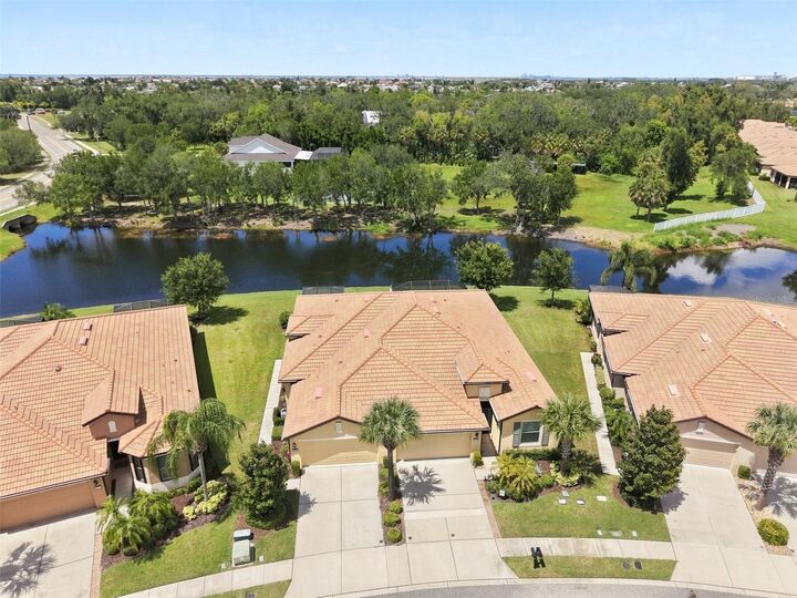 Property Photo:  5465 Sunset Falls Drive  FL 33572 