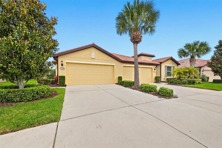 Property Photo: 5465 Sunset Falls Drive FL 33572