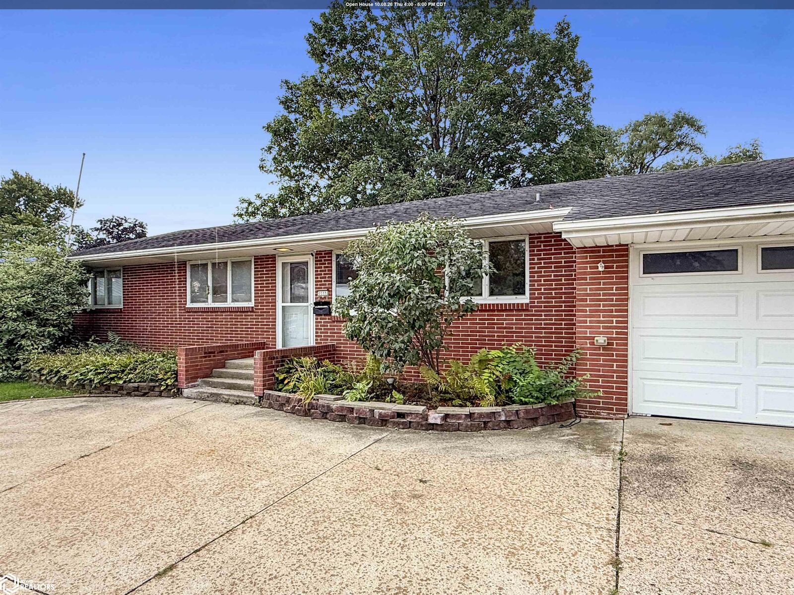 Property Photo: 2211 Washington Avenue IA 50126
