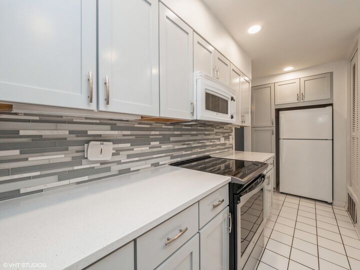 Property Photo:  550 Shorely Drive 104  IL 60010 