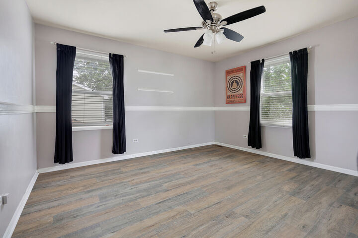 Property Photo:  717 S Point Drive  IL 60193 