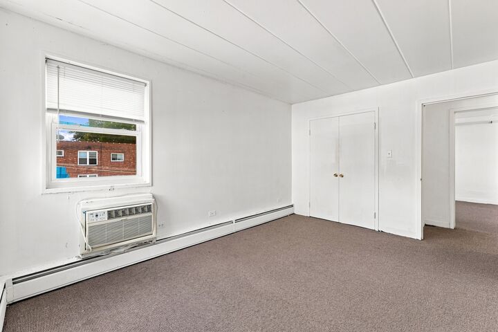 Property Photo:  2025 W Granville Avenue 412  IL 60659 