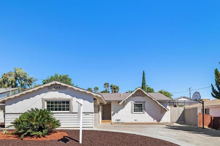Property Photo:  847 Halecrest Dr  CA 91910 