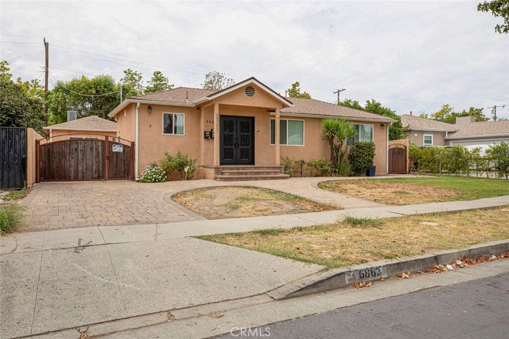 Property Photo:  6863 Yarmouth  CA 91335 