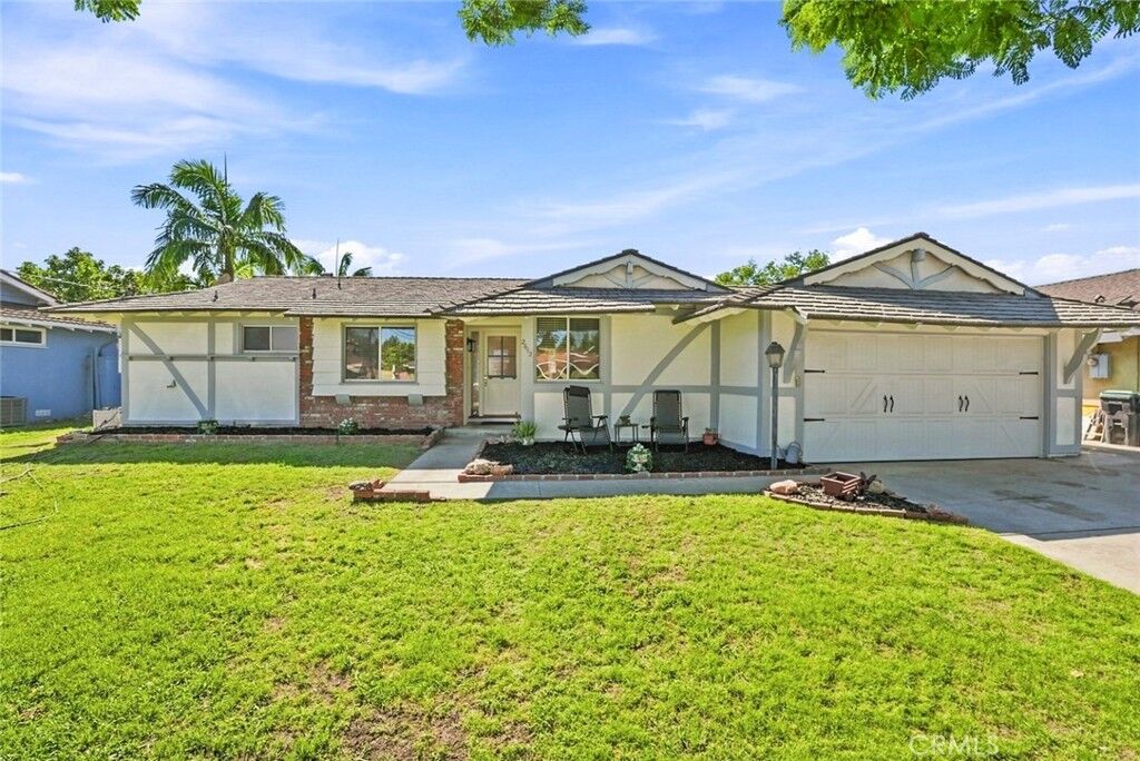 Property Photo: 2612 Townley CA 92706