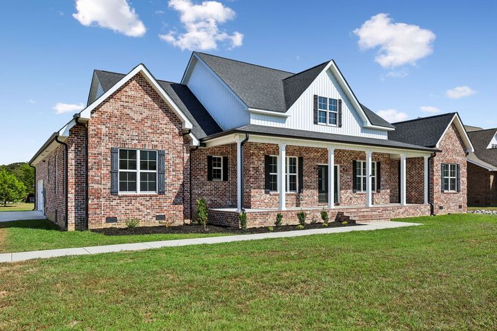 Property Photo:  106 Settlers Trce  TN 37388 