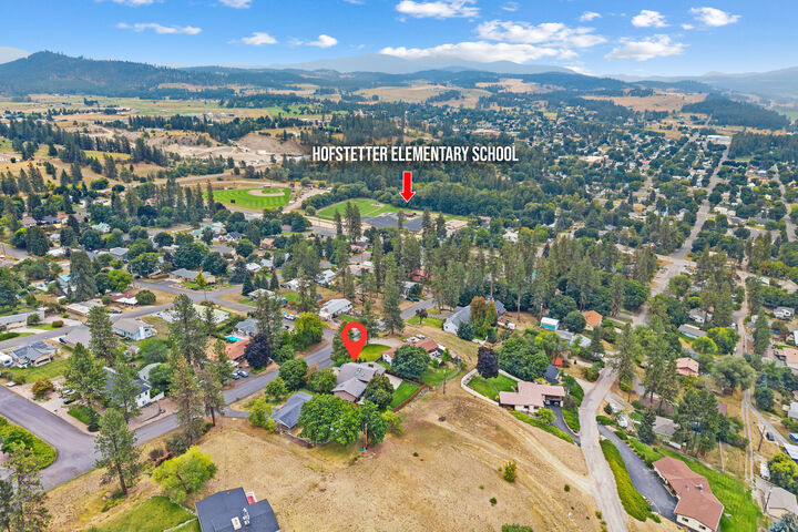 Property Photo:  945 N Cedar St  WA 99114 