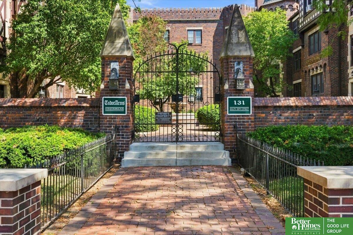 Property Photo:  131 S 39 Street 17  NE 68131 