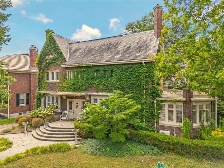 Property Photo:  122 Dufferin Avenue  ON N3T 4R1 
