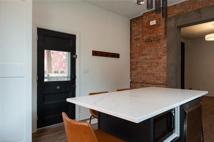 Property Photo:  115 Elgin Street Main  ON L8L 4X9 