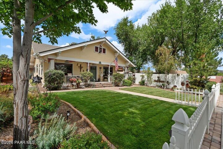 Property Photo:  230 N Mount Vernon Avenue  AZ 86301 