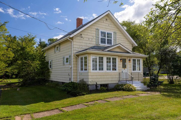 Property Photo:  98 Mount Edward Road  PE C1A 5S7 
