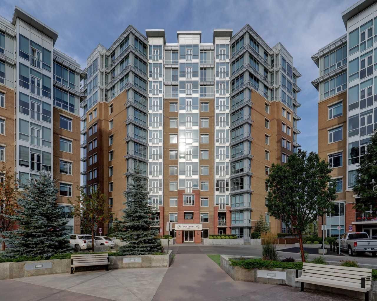 Property Photo: 32 Varsity Estates Circle NW 604 AB T3A 2Y1